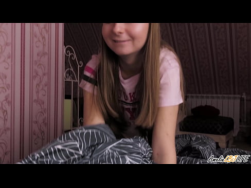 ❤️ Blondie sugit eam BFF est penitus et accipit Cum in ore suo Porno apud nos